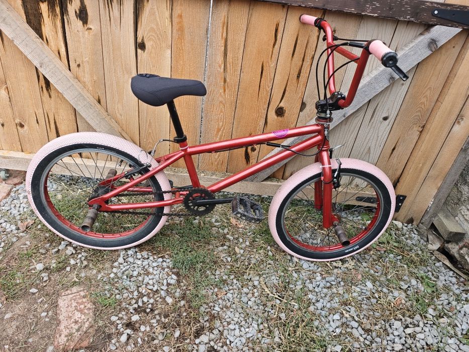 Велосипед bmx червен