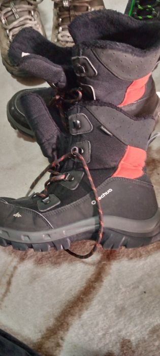 Обувки и боти на символични цени