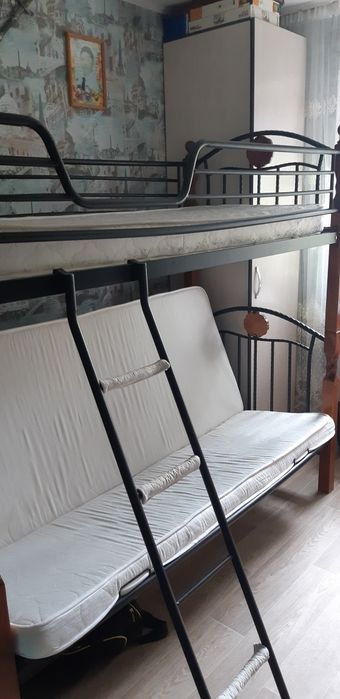 Продам двух ярусную кровать.