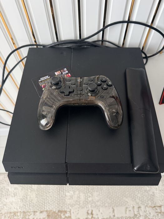 Sony PlayStation 4 (PS4) + игры + джойстик
