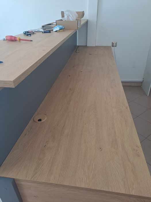 Продавам минимално използвано бюро