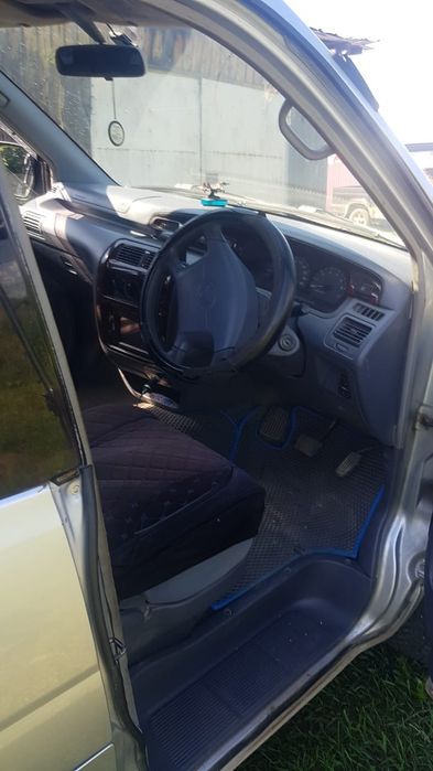 Автомобиль Toyota Noah