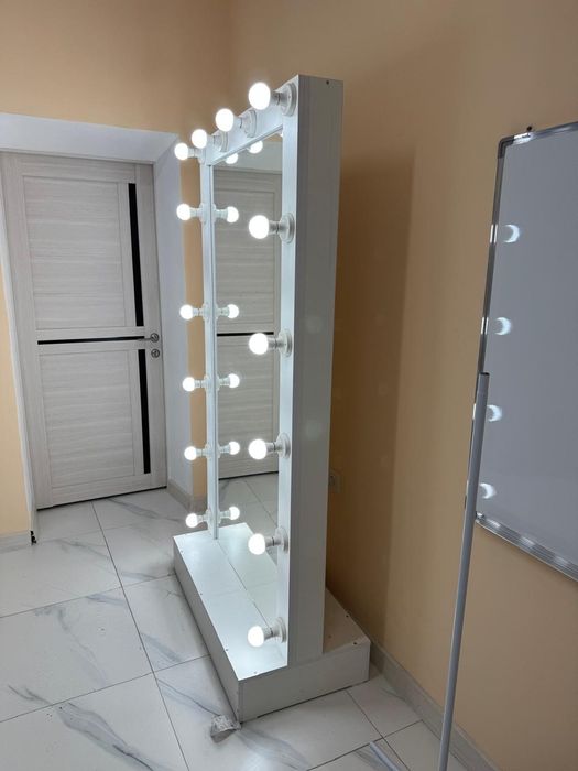 Зеркало напольное