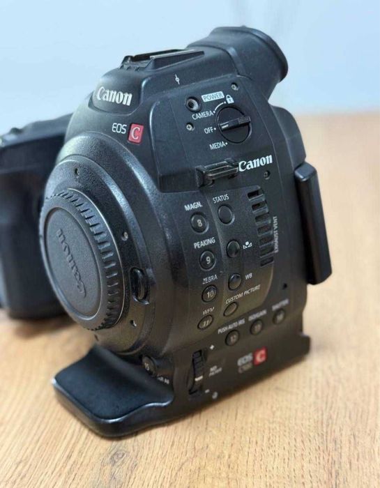 Canonnnn EOS C100