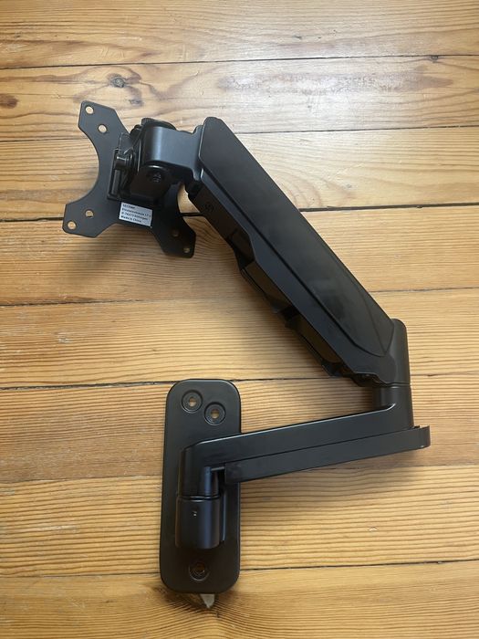 Продавам стойка за монитор на стена