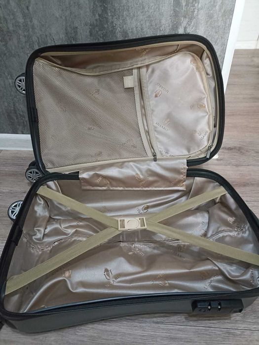 Чемодан 32-47-18 см (ручная кладь)