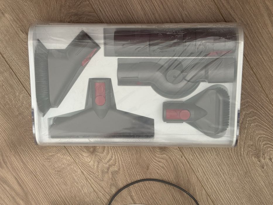 Dyson v10 cyclone absolute + suport + accesorii extra