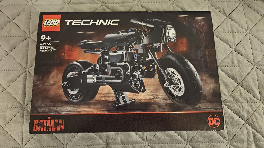 LEGO Technic - BATMAN – BATCYCLE 42155, 641 piese