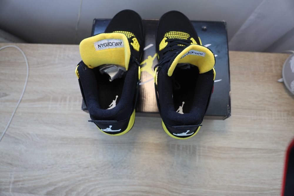 Jordan 4 Thunder   44