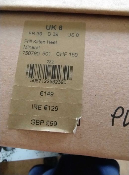 Маркови,Официални,Чисто нови сатен 39.5 номер и велур 39 номер