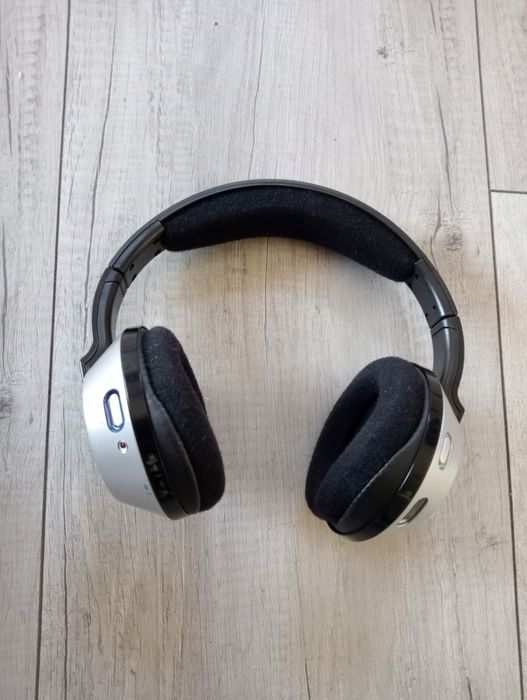 Vând căști wireless Philips gaming