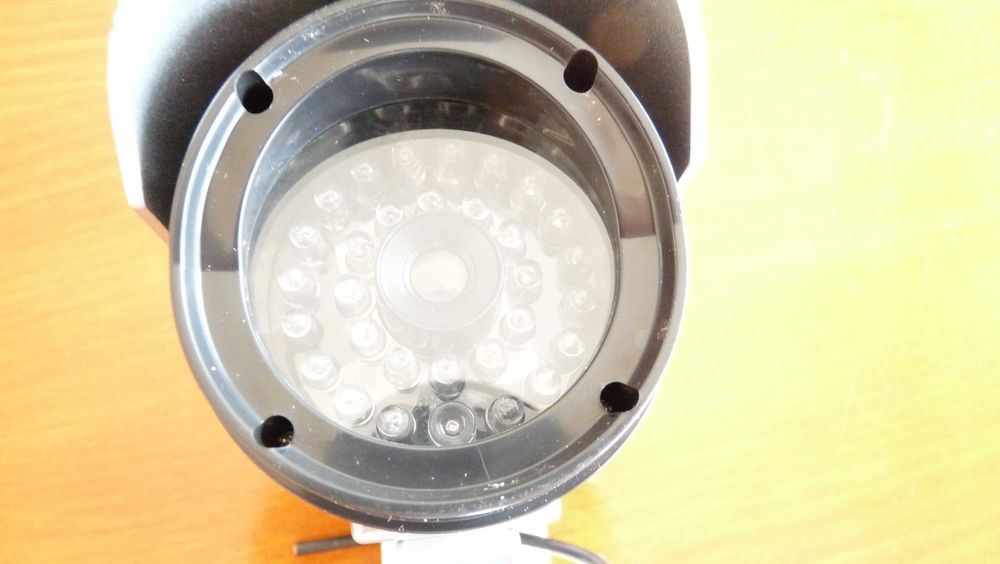 Имитация на охранителна камера - 4 броя комплект