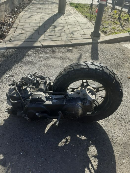 Vând motor scuter
