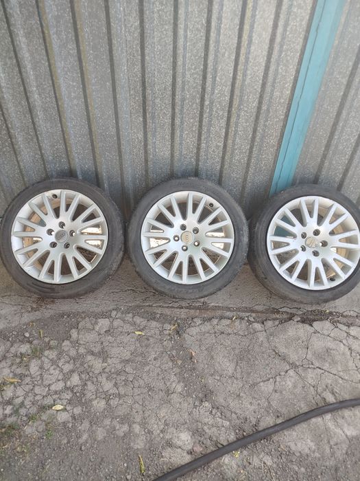 Продаю 3 диска R17 и резину в подарок