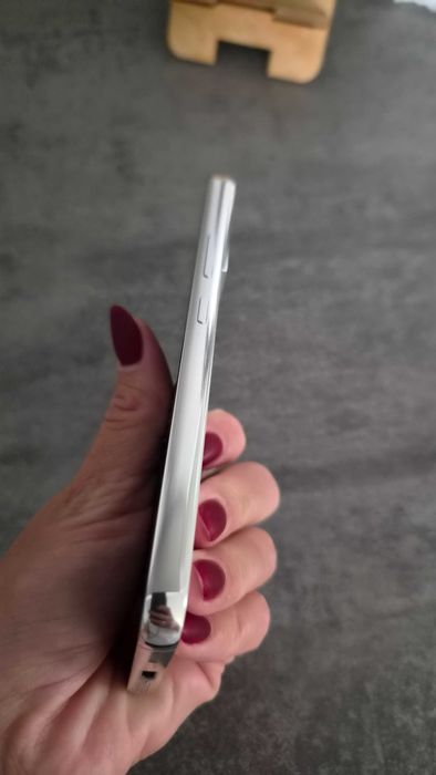 Продам Samsung s22