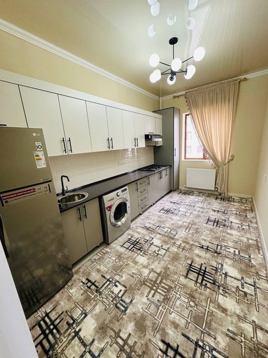 Сдается 3 х комнатная квартира на 4 этаже Крытый рынок 500 $