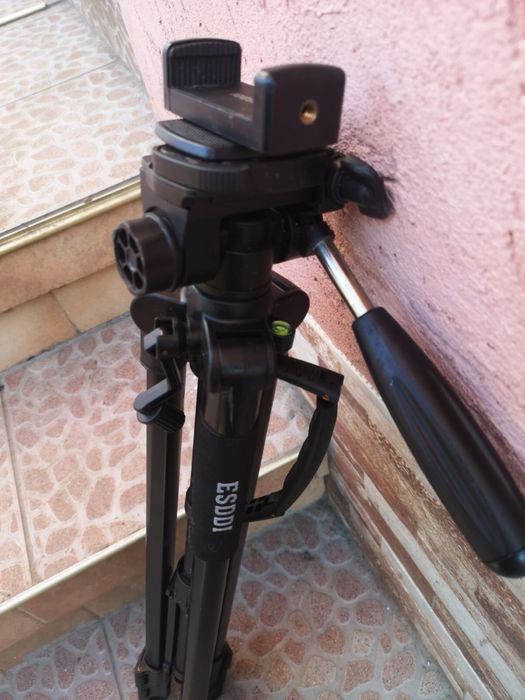 Професионален статив ESDDI – стабилен, здрав и удобен за работа