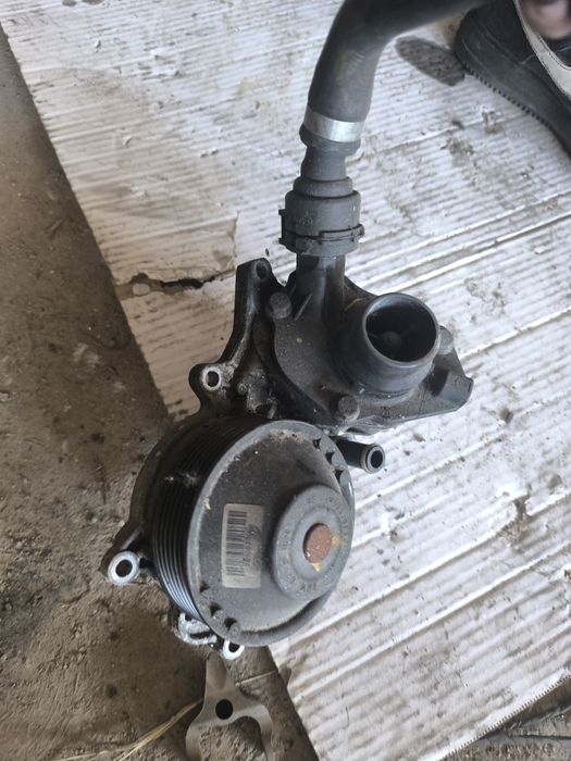 Водна помпа Bmw f10 520d 184кс n47 бмв ф10 ф11 520д