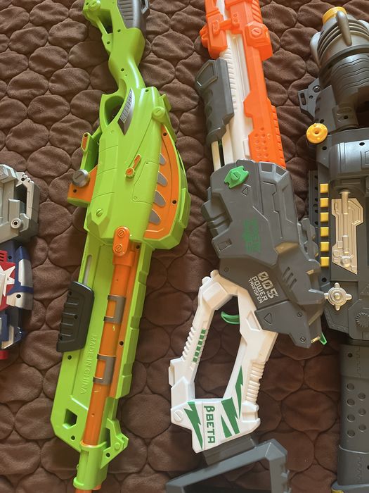 Продам бластеры 4 штуки