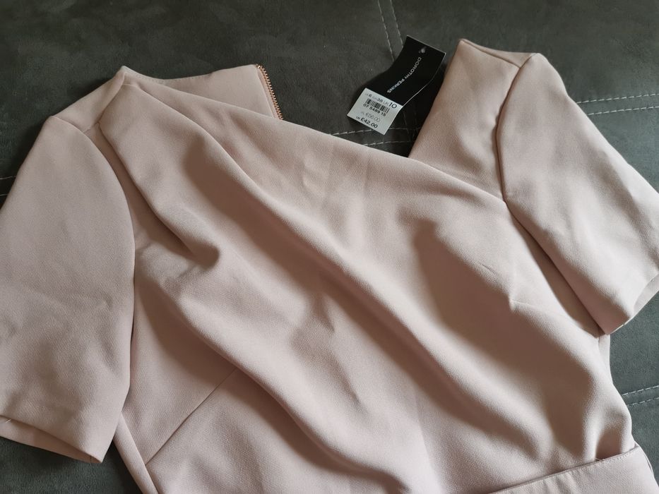 Елегантна рокля с етикет на Dorothy Perkins