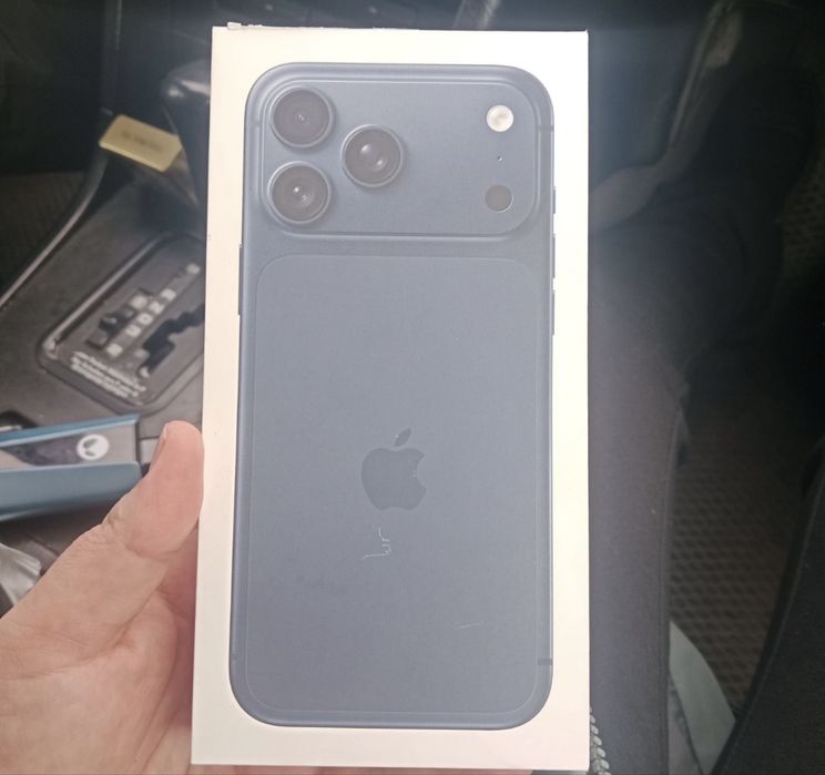 Продам айфон 17 про