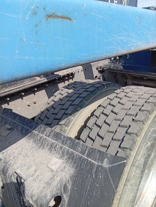 Продаётся  грузовая Вольво контейнеровоз