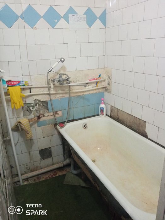 4xonali 5-qavat kvartira tez va arzon sotiladi