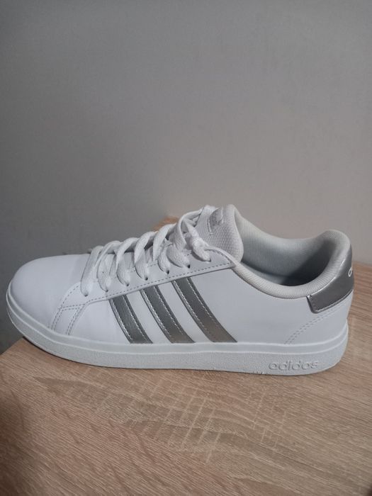 Маратонки адидас