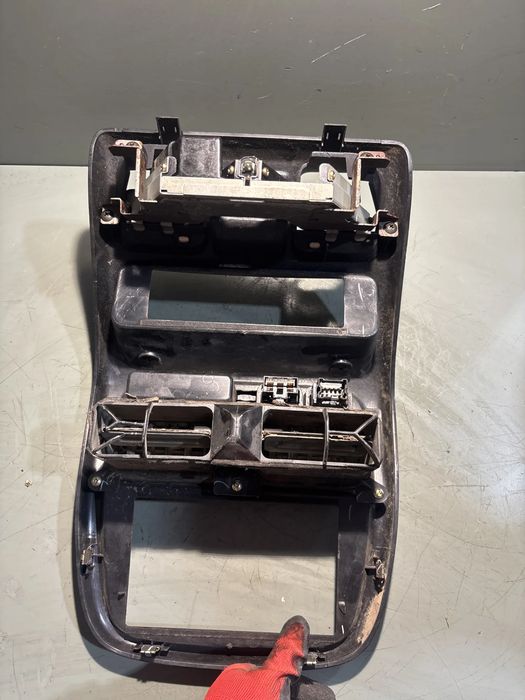 Consola centrala Nissan Navara 2002 2.5 TDi MT AWD (104 hp)