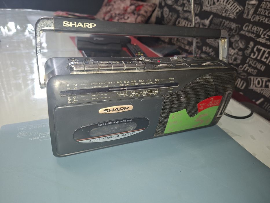 Radiocasetofon SHARP QT-100, radio 4 benzi, inclusiv Antena Satelor