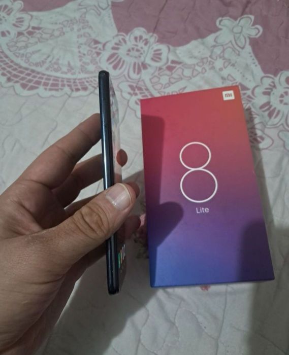 Xiaomi MI 8 Lite 6/128GB Black Igravoy Karobka Flagman Holati Yaxshi