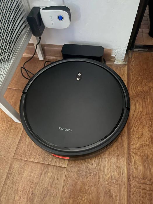 Vând aspirator robot Xiaomi E10C