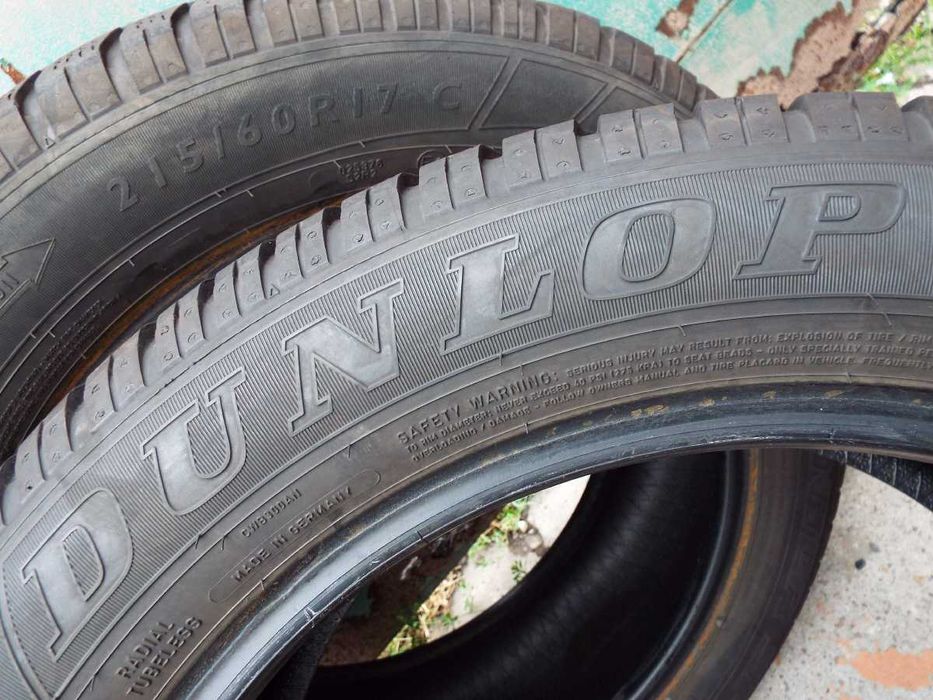 vand 2 anvelope de iarna 215/60/17C dunlop pret 400ron ambele