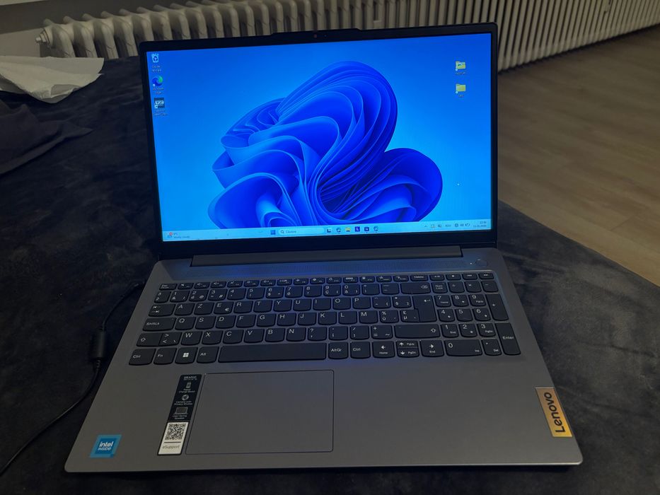 Vând Laptop Lenovo