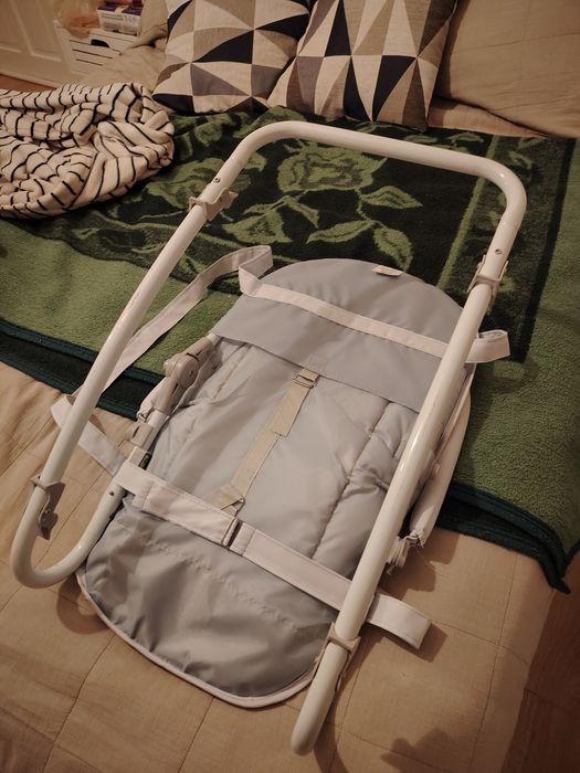 Шезлонг за бебе с регулираща облегалка