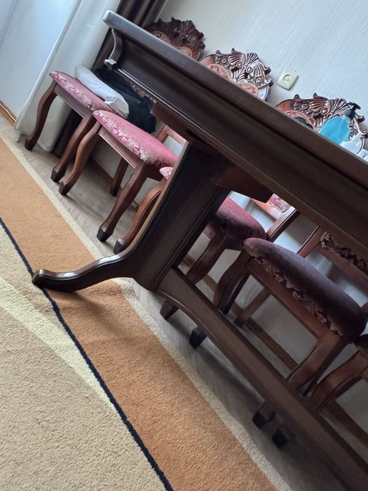 Стол со стульями