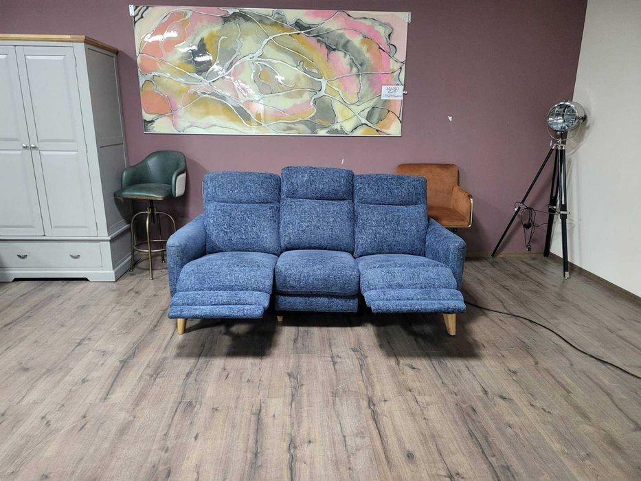 Сив диван от плат тройка с електрически релаксиращ механизъм