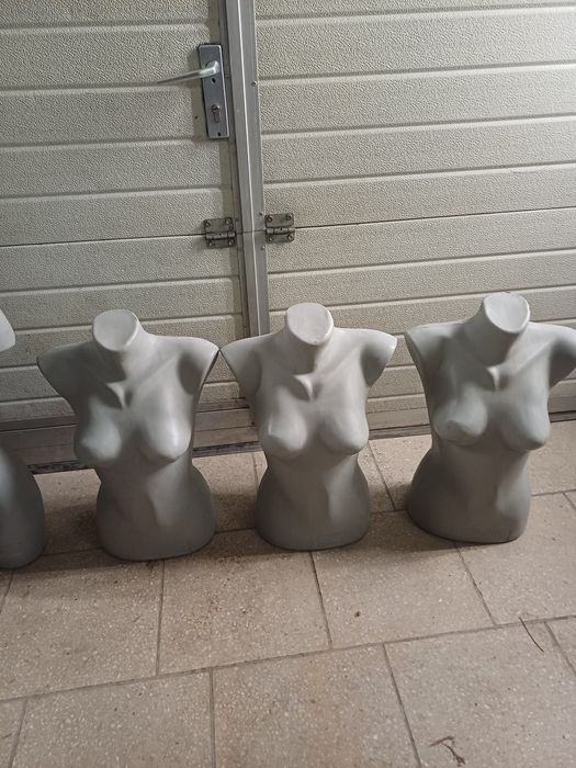 Манекени и закачалки за дрехи