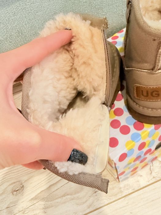 Продам угги зимние рр 26