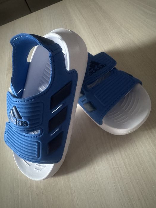 Sandale noi marime 25