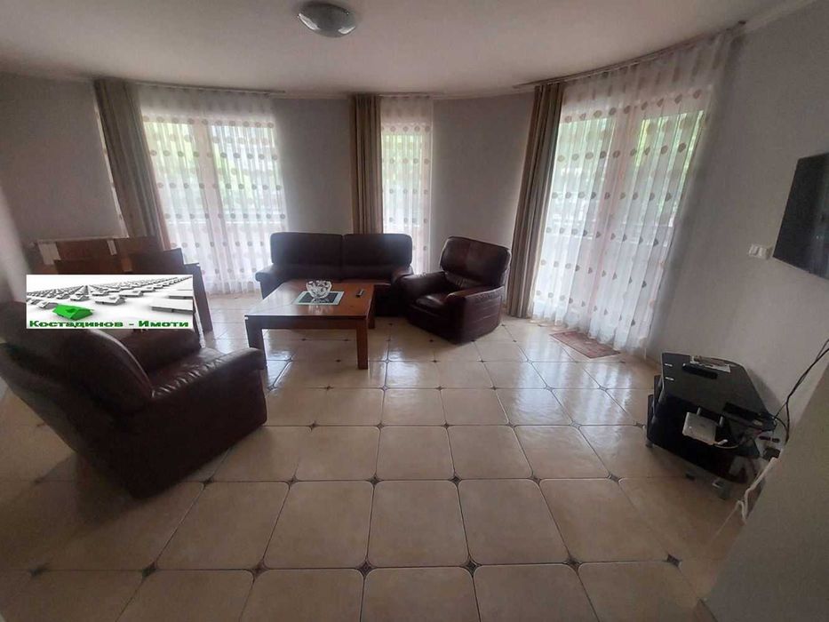 Дава се под наем Тристаен апартамент в Пловдив, Кършияка - 135 кв.м за 663 € - Снимка #1