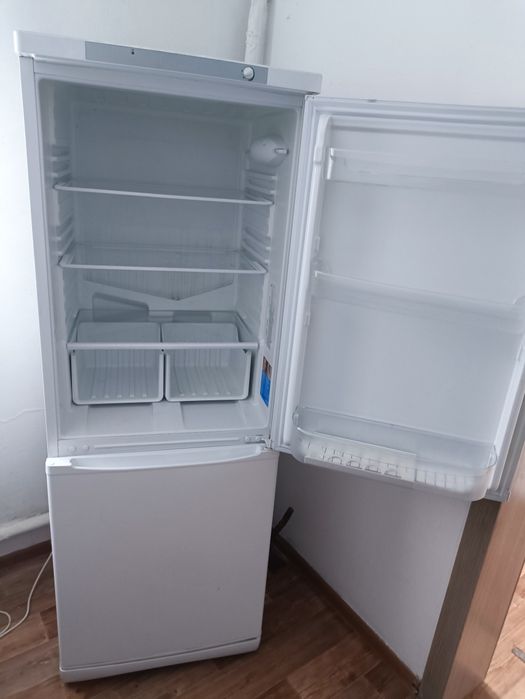 Продается холодильник Indesit