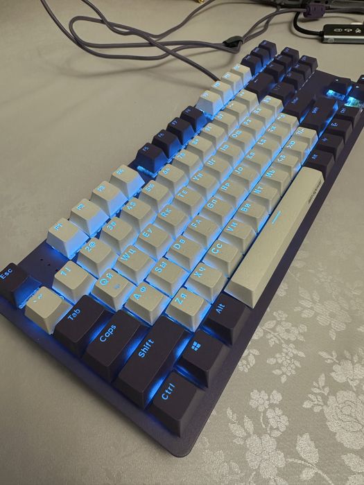 Продам клавиатуру Red Square Keyrox TKL