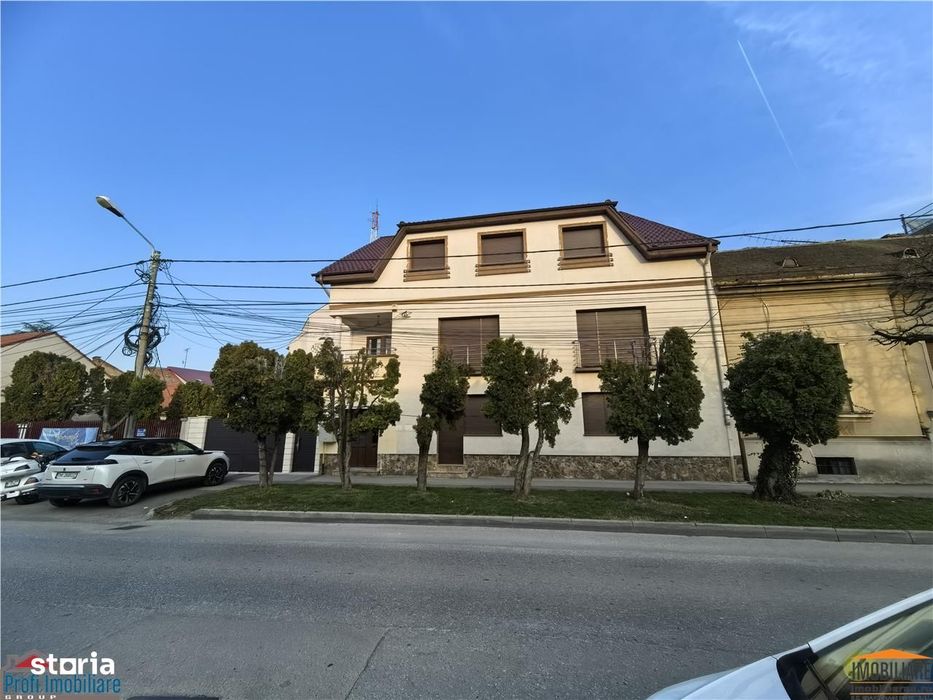 Casa mare cu garaj si teren in zona Balcescu