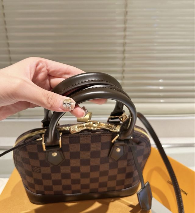 Vand geanta Louis Vuitton Alma BB