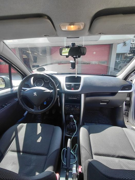 Продавам Peugeot 207+