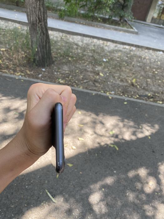 Айфон 11 в хорошем состоянии