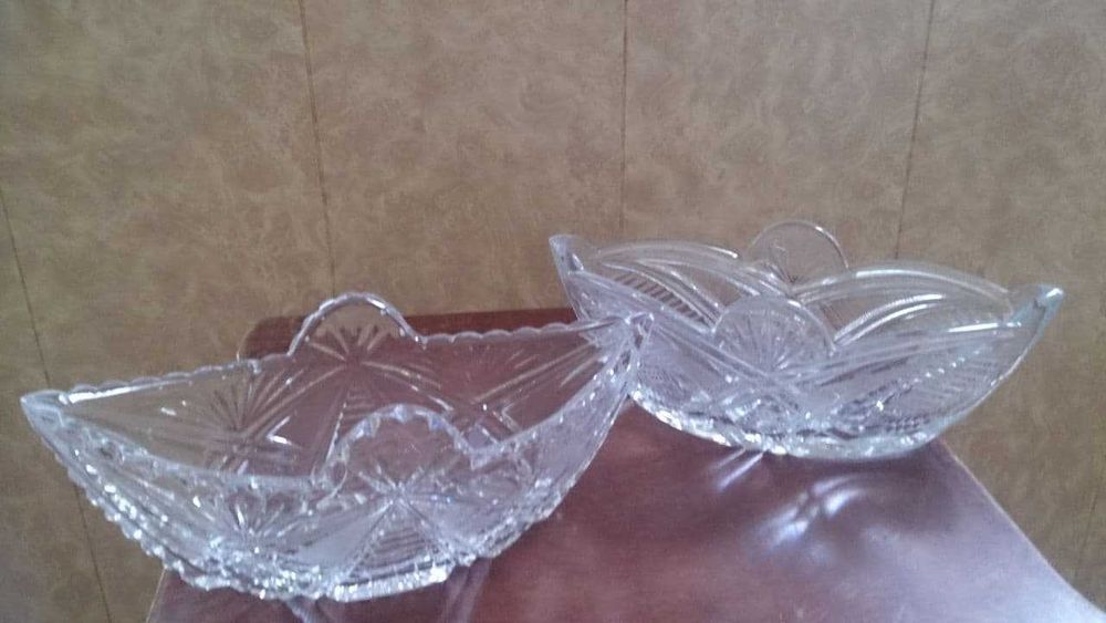 Хрустальные вазы и вазочки.