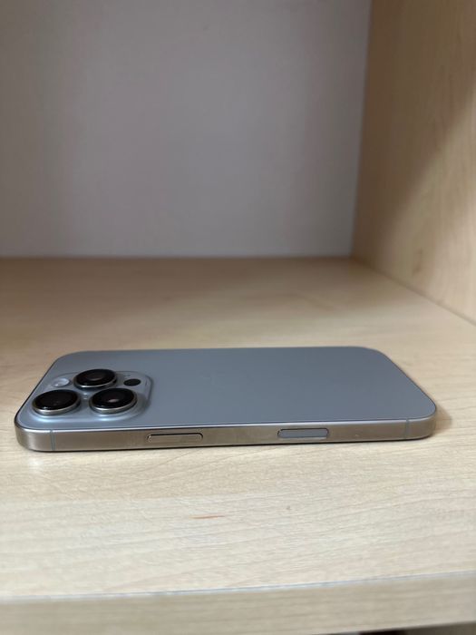 iPhone 16 pro Titanium