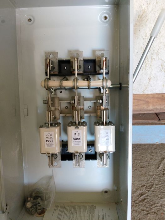 Продам ящик ЯРВ-6123 на 250А